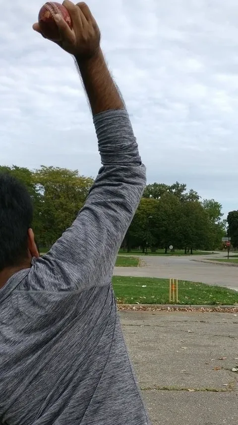 Passo 2 Utilize o dedo indicador para rodar a bola no sentido dos ponteiros do relógio.