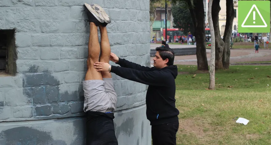 Como fazer uma parada de mão na parede