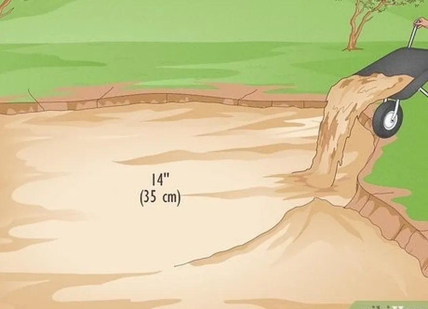 Passo 8 Cubra a areia com cerca de 14 polegadas (35 cm) de solo superficial que consiste em 60 por cento de areia e não mais de 20 por cento de argila.