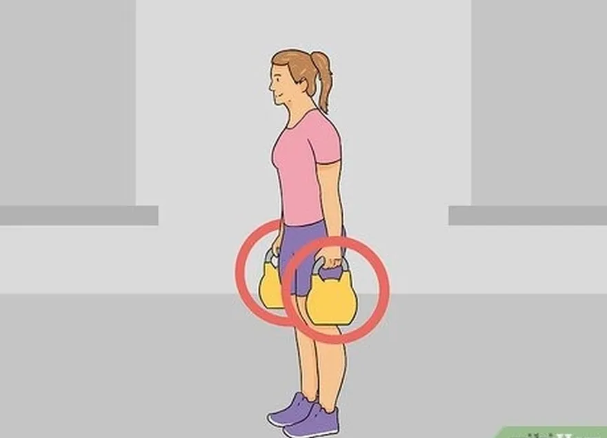 Passo 1 Levantar um haltere pesado ou um kettle bell em cada mão.