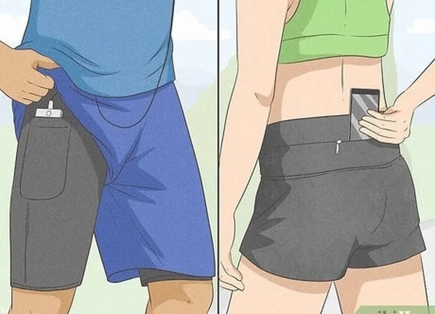 Se você're lucky enough to find running shorts with a pocket, that is.