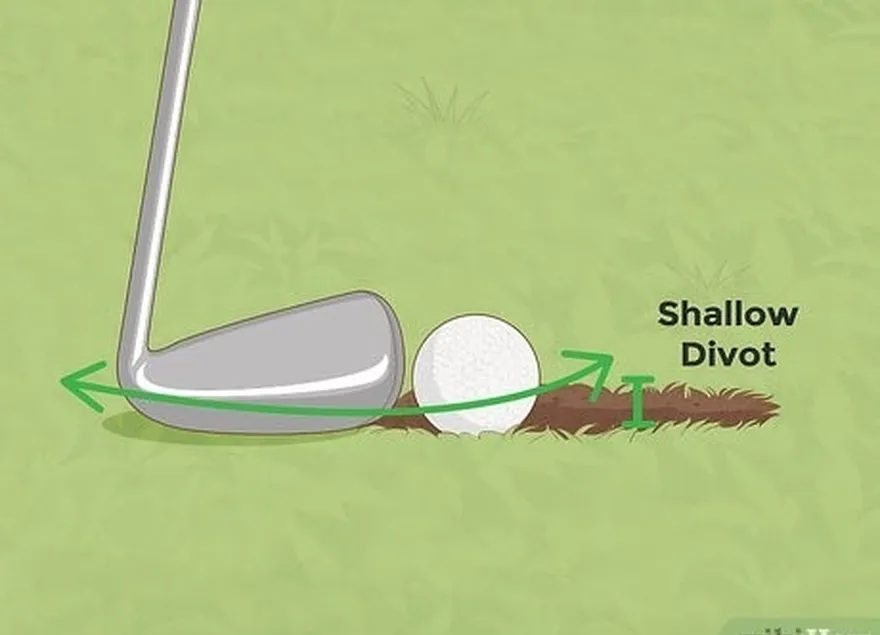 Etapa 2: Faça um divot raso ao bater na bola para melhorar seu swing.