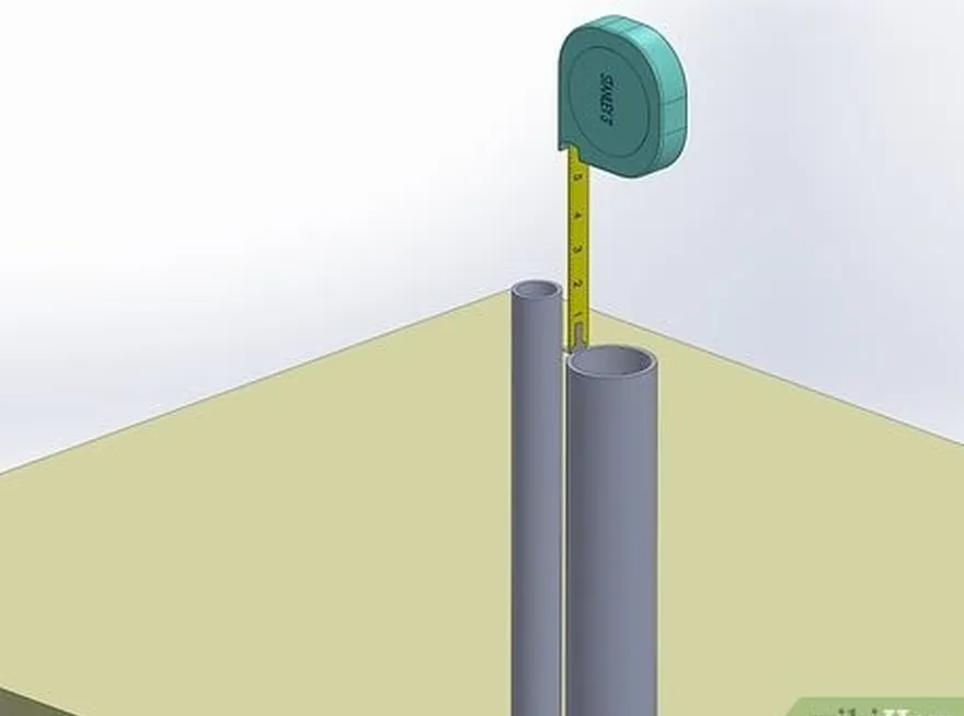 Etapa 5 Corte o cano de PVC de 1 polegada (2,5 cm) em um comprimento de 12 polegadas (30,5 cm).