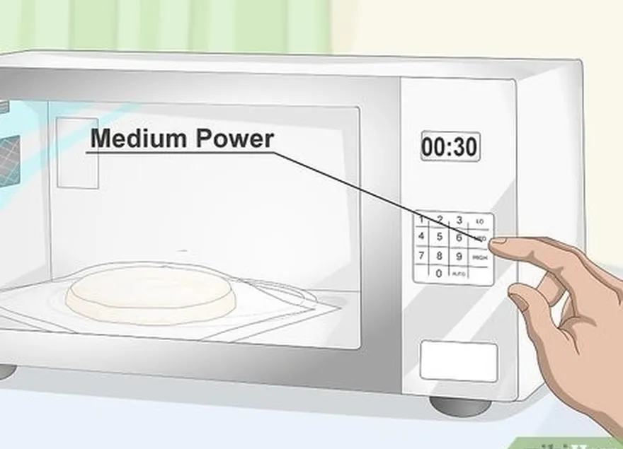 Etapa 5 Coloque a massa no micro-ondas por 30 segundos em potência média.