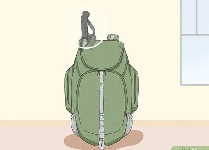 Etapa 2 Coloque os bastões de trekking dentro da mochila, caso não os tenha.'t have loops.